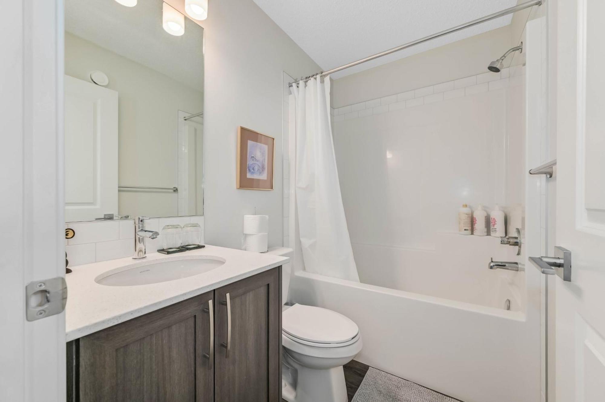 Brand New 3-bedroom House Apartment *