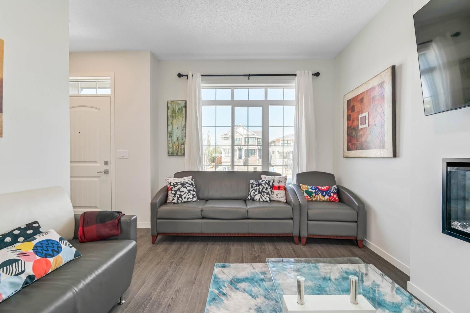 Apartment Brand New 3-bedroom House Calgary