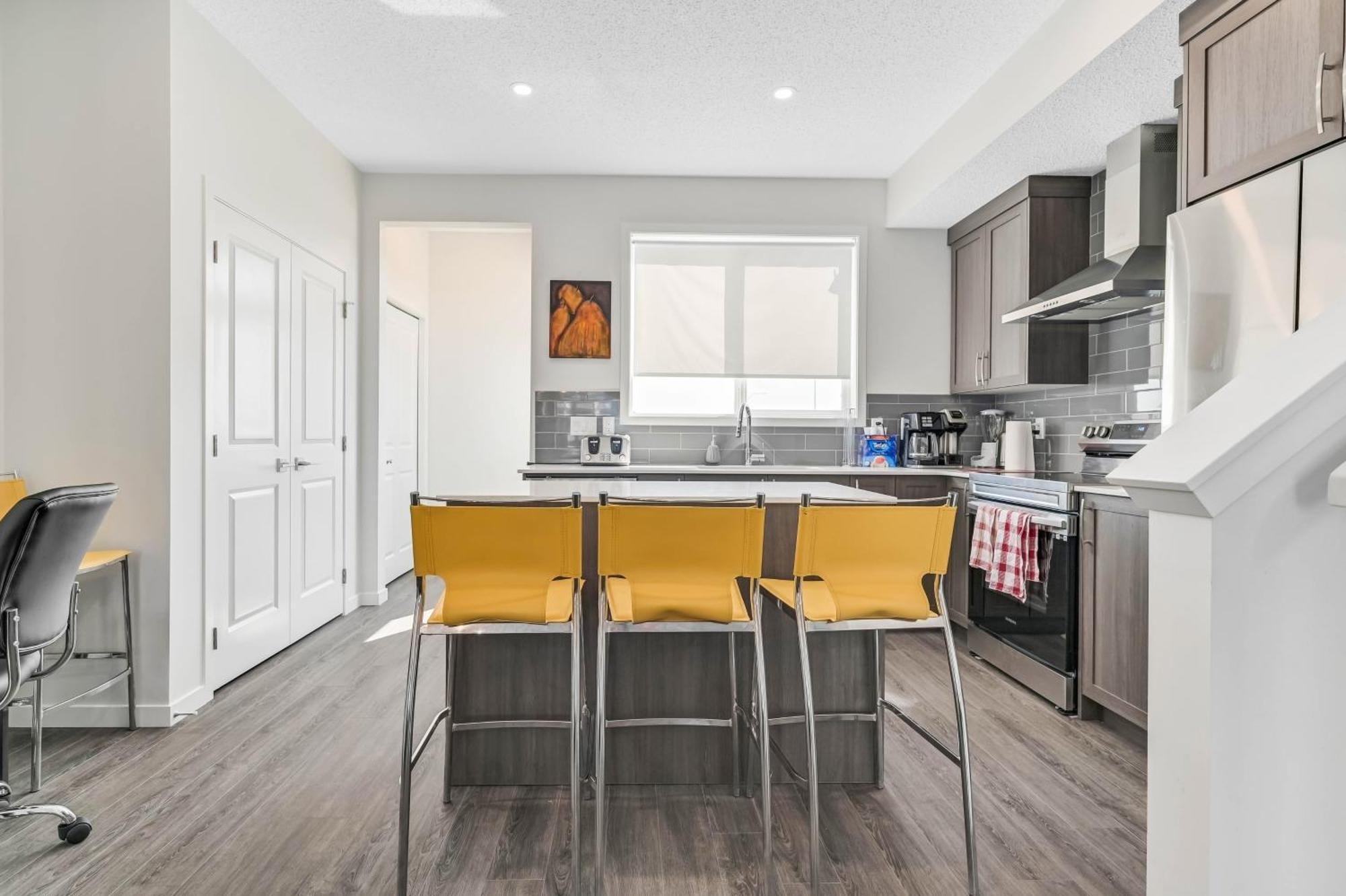 Brand New 3-bedroom House Apartment Calgary