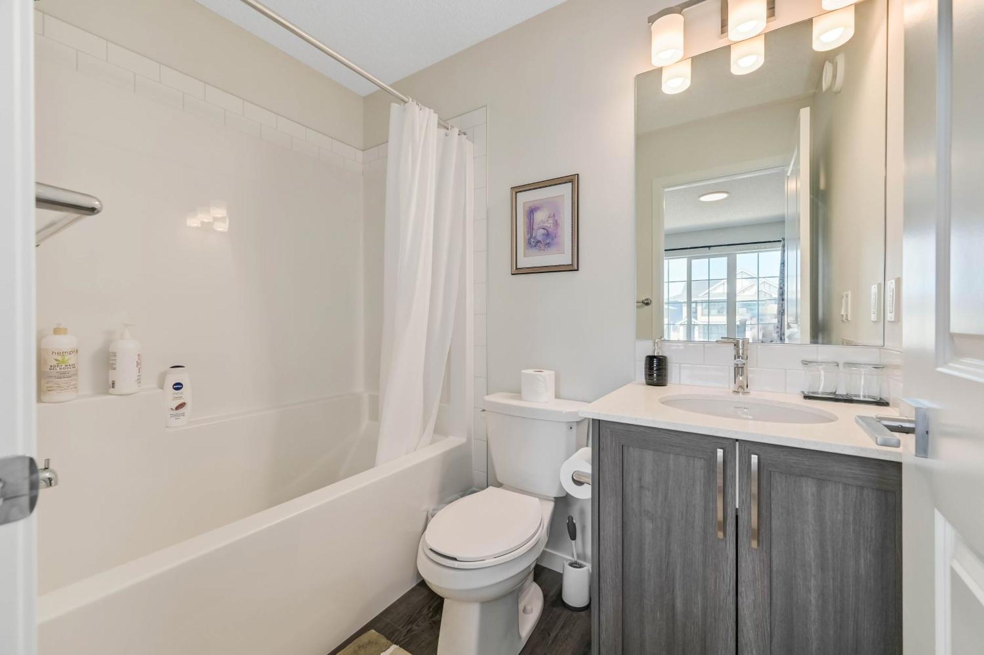 Brand New 3-bedroom House * Calgary