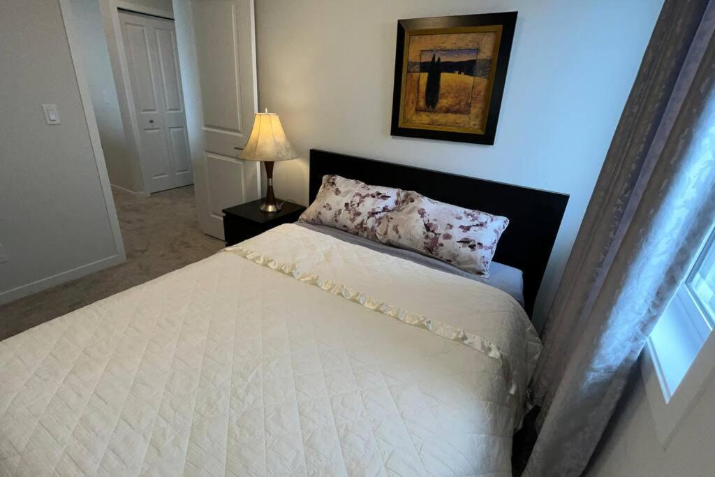 Apartment Brand New 3-bedroom House Calgary